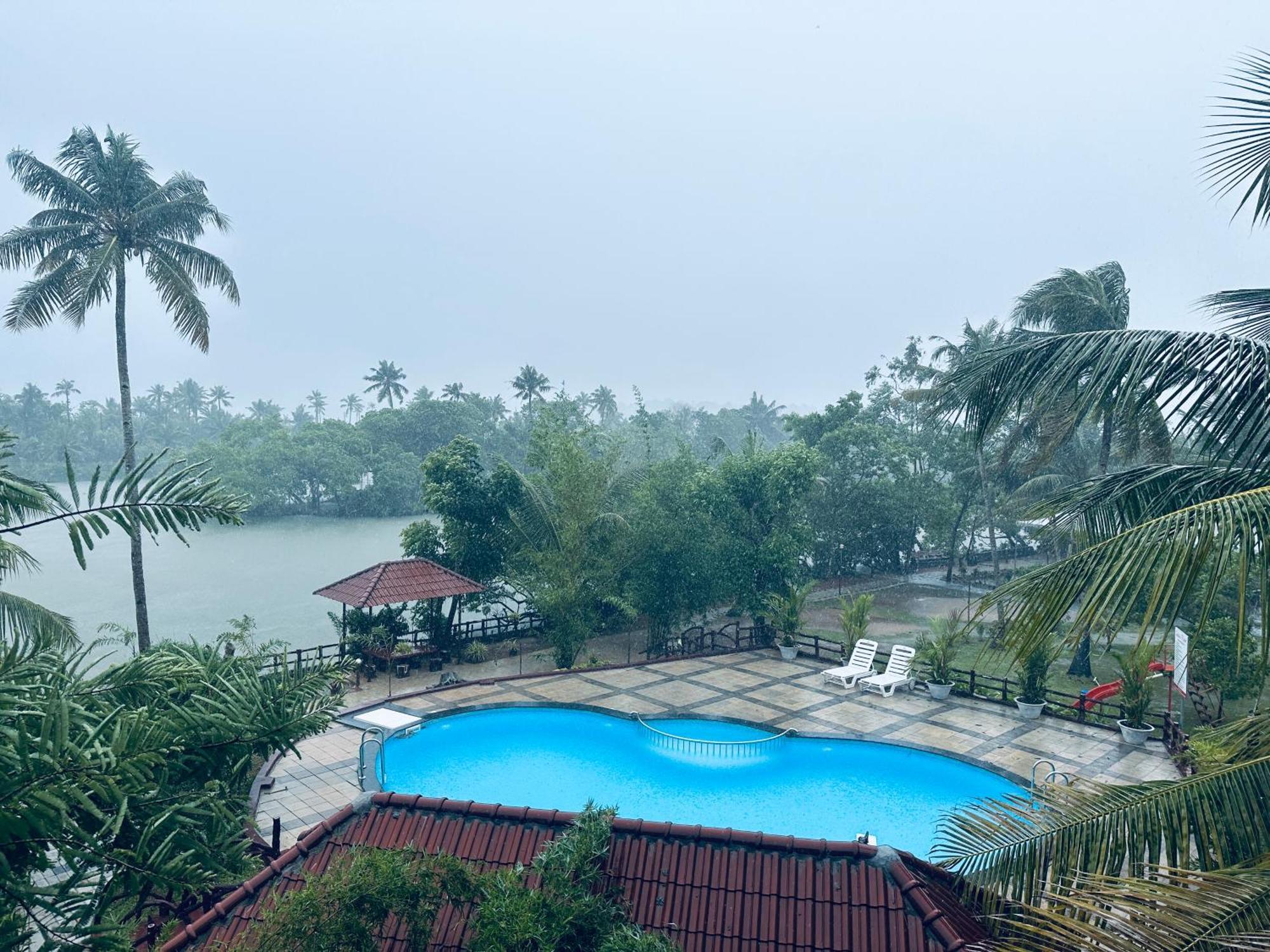 Lake N River Resort Munroe Island Mundrothuruth Экстерьер фото