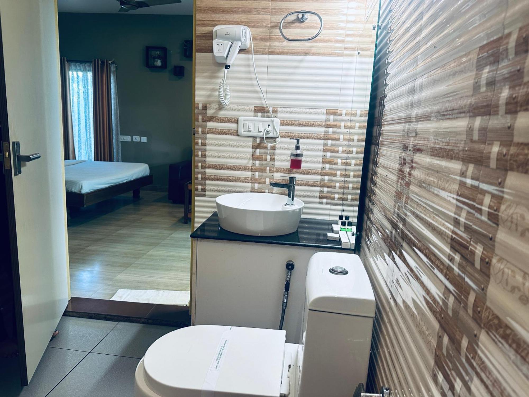 Lake N River Resort Munroe Island Mundrothuruth Экстерьер фото